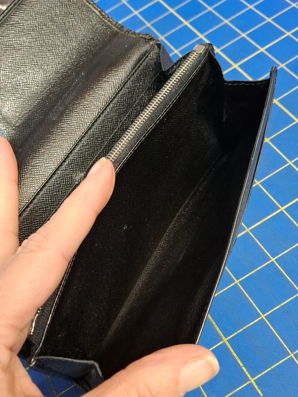 Louis Vuitton Epi Leather llLong Wallet 7x4x1 Preloved - Picture 7 of 16